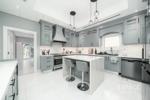 Villa in Al Furjan, Dubai 5 bedrooms, 503 sq.m. № 61527 - photo 6