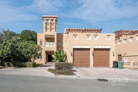 Villa in Al Furjan, Dubai 5 bedrooms, 503 sq.m. № 61527 - photo 16