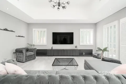 Villa in Al Furjan, Dubai 5 bedrooms, 503 sq.m. № 61527 - photo 4