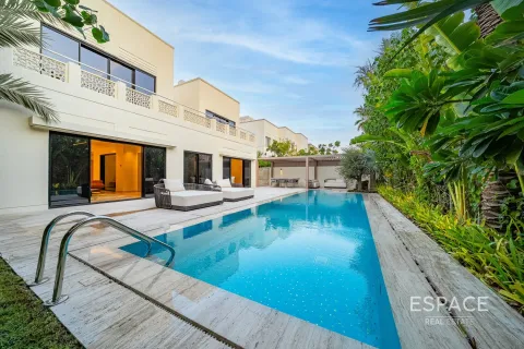 Villa in Meadows, Dubai 4 bedrooms, 332 sq.m. № 61511 - photo 2