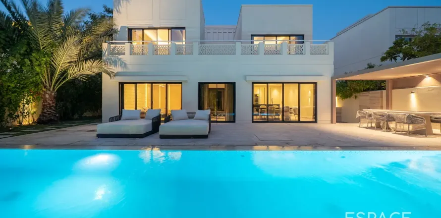 Villa in Meadows, Dubai 4 bedrooms, 332 sq.m. № 61511