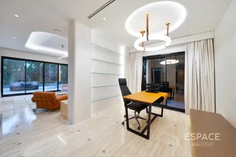 Villa in Meadows, Dubai 4 bedrooms, 332 sq.m. № 61511 - photo 4