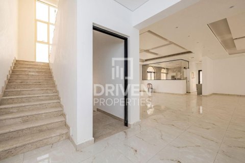 Villa in Al Khawaneej, Dubai 5 bedrooms, 767.66 sq.m. № 129376 - photo 4