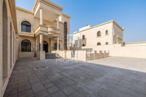 Villa in Al Khawaneej, Dubai 5 bedrooms, 767.66 sq.m. № 129376 - photo 18