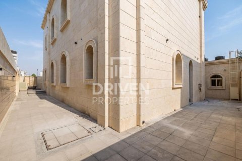 Villa in Al Khawaneej, Dubai 5 bedrooms, 767.66 sq.m. № 129376 - photo 14
