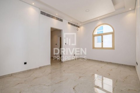 Villa in Al Khawaneej, Dubai 5 bedrooms, 767.66 sq.m. № 129376 - photo 2