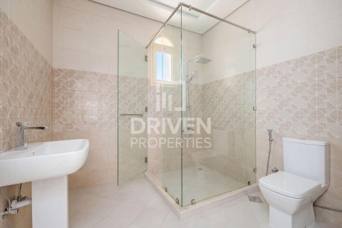 Villa in Al Khawaneej, Dubai 5 bedrooms, 767.66 sq.m. № 129376 - photo 13