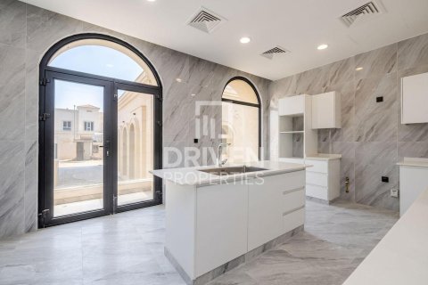 Villa in Al Khawaneej, Dubai 5 bedrooms, 767.66 sq.m. № 129376 - photo 7