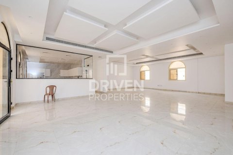 Villa in Al Khawaneej, Dubai 5 bedrooms, 767.66 sq.m. № 129376 - photo 28