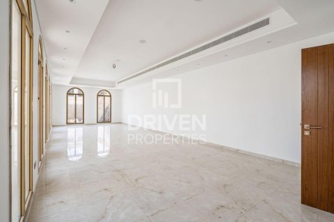 Villa in Al Khawaneej, Dubai 5 bedrooms, 767.66 sq.m. № 129376 - photo 16