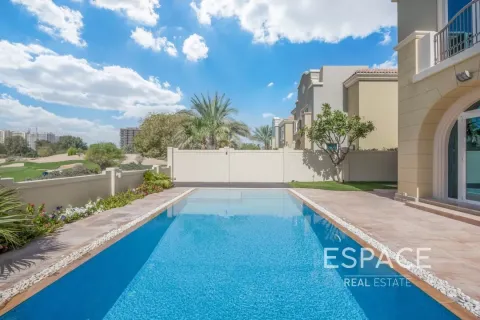 Villa en Victory Heights, Dubai Sports City, Dubai, 5 dormitorios, 446 m², № 78160 - foto 3