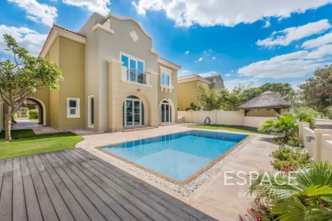 Villa en Victory Heights, Dubai Sports City, Dubai, 5 dormitorios, 446 m², № 78160 - foto 1