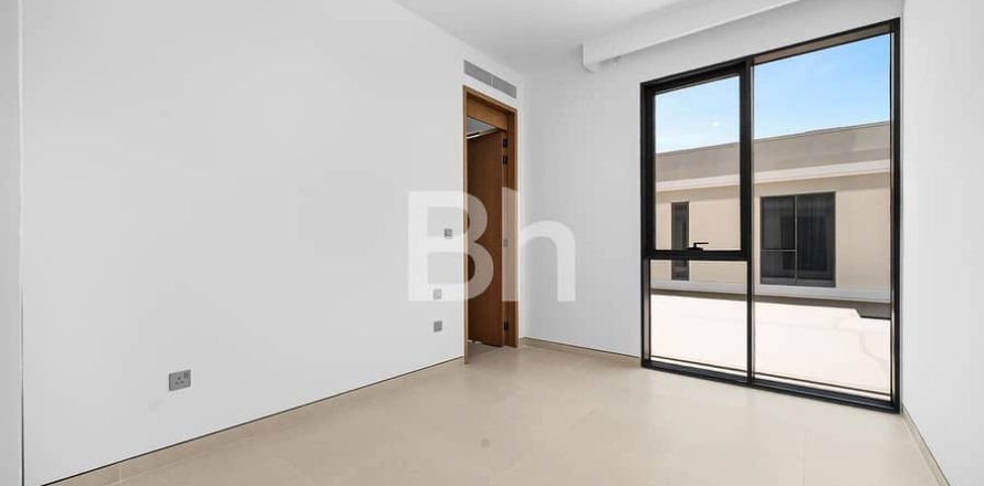 Вилла в Tilal Al Ghaf, Дубай, 5 спален, 688м², № 57968