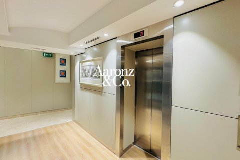Apartment in Jumeirah Beach Residence, Dubai 3 bedrooms, 242 sq.m. № 138132 - photo 15