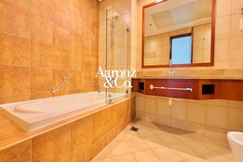 Apartment in Jumeirah Beach Residence, Dubai 3 bedrooms, 242 sq.m. № 138132 - photo 16