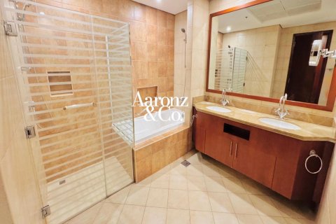 Apartment in Jumeirah Beach Residence, Dubai 3 bedrooms, 242 sq.m. № 138132 - photo 18