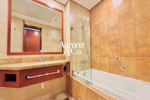 Apartment in Jumeirah Beach Residence, Dubai 3 bedrooms, 242 sq.m. № 138132 - photo 17