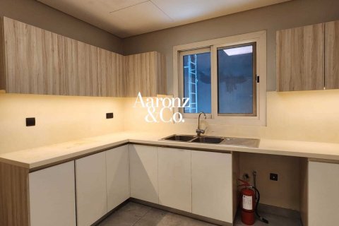Apartment in Jumeirah Village Triangle, Dubai 3 bedrooms, 203 sq.m. № 138138 - photo 9