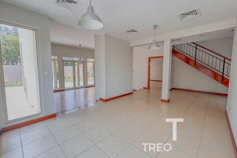 Снять в аренду виллу в Арабиан Ранчес, Дубай: 3 спальни, 299м², № 13539 - фото 7