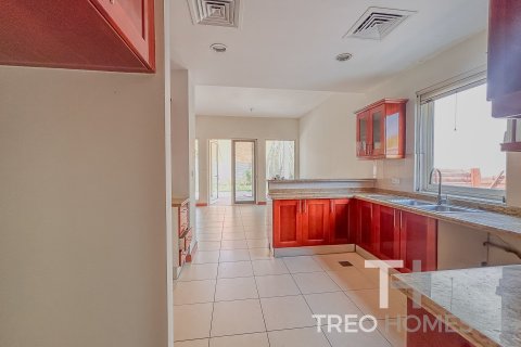 Снять в аренду виллу в Арабиан Ранчес, Дубай: 3 спальни, 299м², № 13539 - фото 12