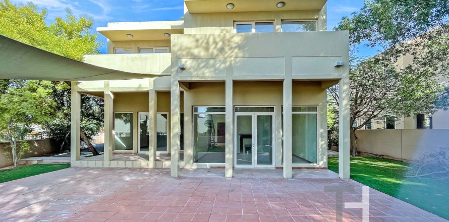 Вилла в Арабиан Ранчес, Дубай, 3 спальни, 299м², № 13539