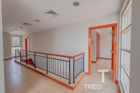 Снять в аренду виллу в Арабиан Ранчес, Дубай: 3 спальни, 299м², № 13539 - фото 18