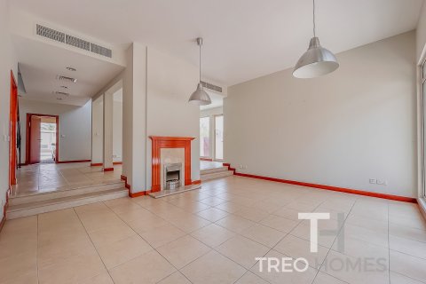Снять в аренду виллу в Арабиан Ранчес, Дубай: 3 спальни, 299м², № 13539 - фото 5