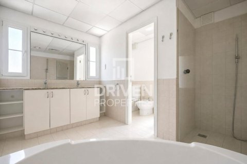 Villa à The Lakes, Dubai, 3 chambres, 436.74 m², № 129901 - photo 5