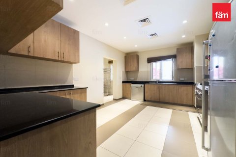 Villa en Dubai, 5 dormitorios, 561 m², № 95780 - foto 4