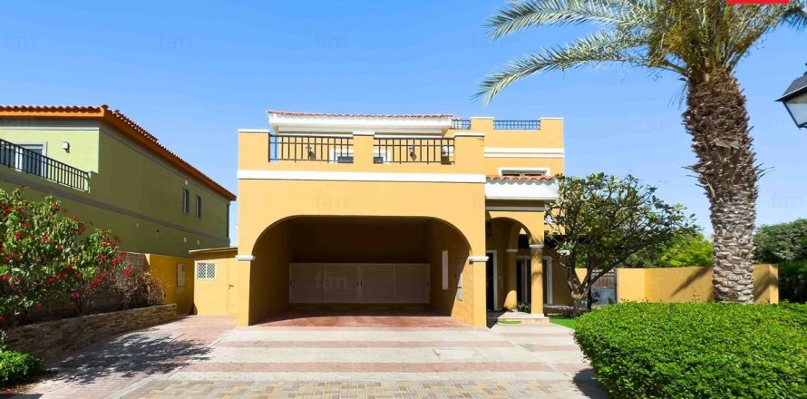 Villa en Dubai, 5 dormitorios, 561 m², № 95780