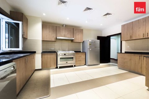 Villa en Dubai, 5 dormitorios, 561 m², № 95780 - foto 3