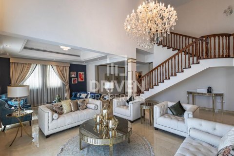 Villa in Jumeirah Islands, Dubai 4 bedrooms, 1026 sq.m. № 20777 - photo 1