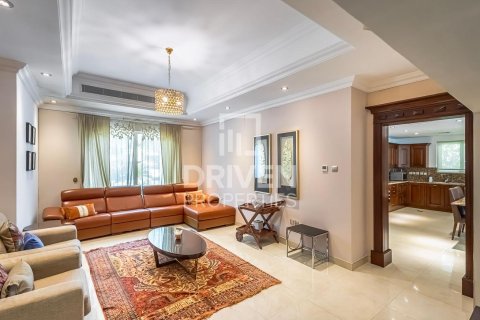 Villa in Jumeirah Islands, Dubai 4 bedrooms, 1026 sq.m. № 20777 - photo 3
