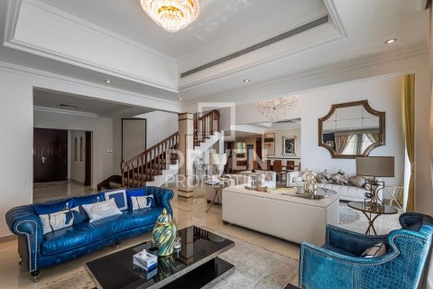 Villa in Jumeirah Islands, Dubai 4 bedrooms, 1026 sq.m. № 20777 - photo 2