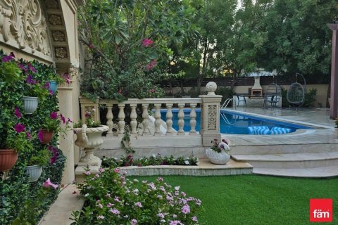 Купить виллу в Дубае: 5 спален, 861.4м², № 100190 - фото 10