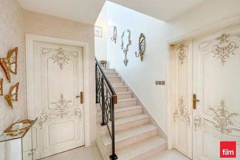 Купить виллу в Дубае: 5 спален, 861.4м², № 100190 - фото 4