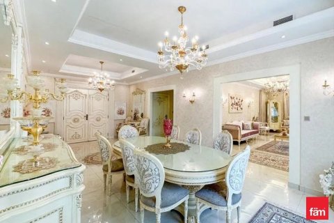 Купить виллу в Дубае: 5 спален, 861.4м², № 100190 - фото 2