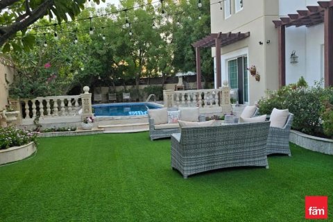 Купить виллу в Дубае: 5 спален, 861.4м², № 100190 - фото 9