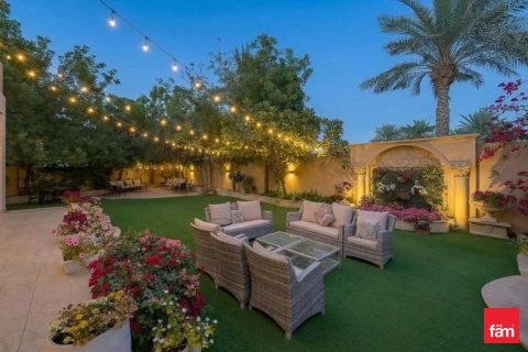 Купить виллу в Дубае: 5 спален, 861.4м², № 100190 - фото 8