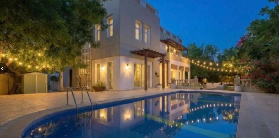 Вилла в Дубае, 5 спален, 861.4м², № 100190