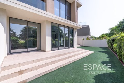 Снять в аренду виллу в Club Villas at Dubai Hills, Дубай Хилс Эстейт, Дубай: 3 спальни, 273м², № 62078 - фото 1
