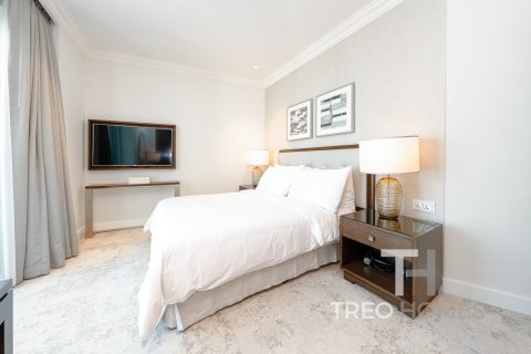 Apartment in Burj Khalifa, Dubai 3 bedrooms, 186 sq.m. № 13351 - photo 15