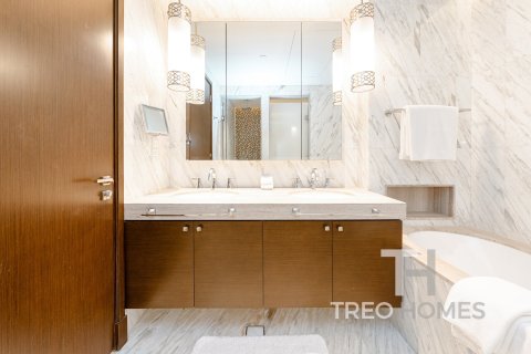 Apartment in Burj Khalifa, Dubai 3 bedrooms, 186 sq.m. № 13351 - photo 17