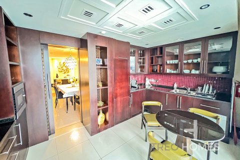Купить квартиру в Бурдж-Халифе, Дубай: 2 спальни, 172м², № 13355 - фото 10