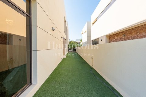 Снять в аренду виллу в DAMAC Hills (Akoya by DAMAC), Дубай: 5 спален, 640.00876700м², № 63587 - фото 3