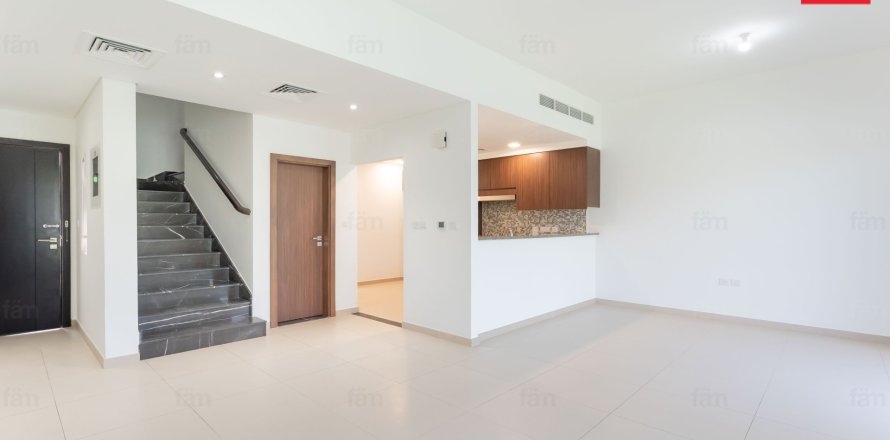 Таунхаус в Дубае, 3 спальни, 181.3м², № 40613