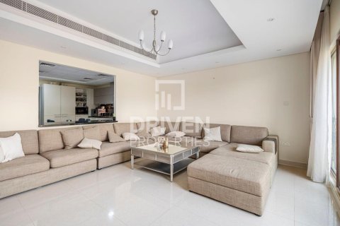 Villa in Meydan, Dubai 4 bedrooms, 219.34 sq.m. № 126834 - photo 2