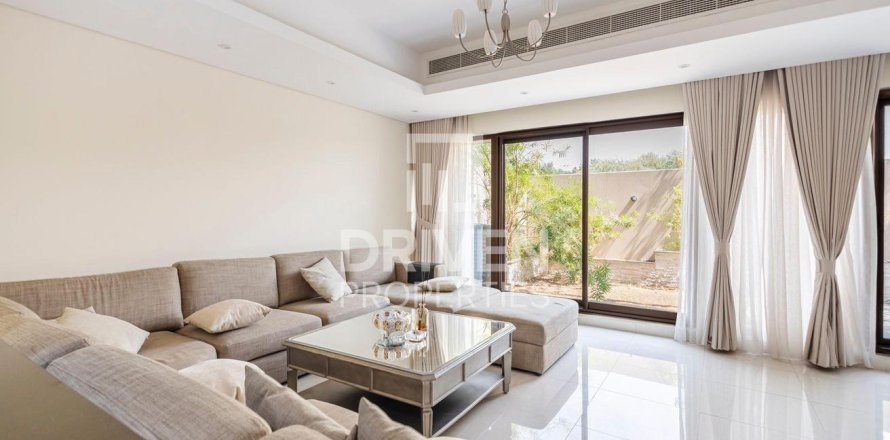 Villa in Meydan, Dubai 4 bedrooms, 219.34 sq.m. № 126834