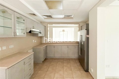 Villa en Dubai Sports City, Dubai, 4 dormitorios, 316 m², № 44585 - foto 4