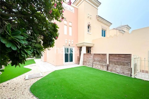 Villa en Dubai Sports City, Dubai, 4 dormitorios, 316 m², № 44585 - foto 2